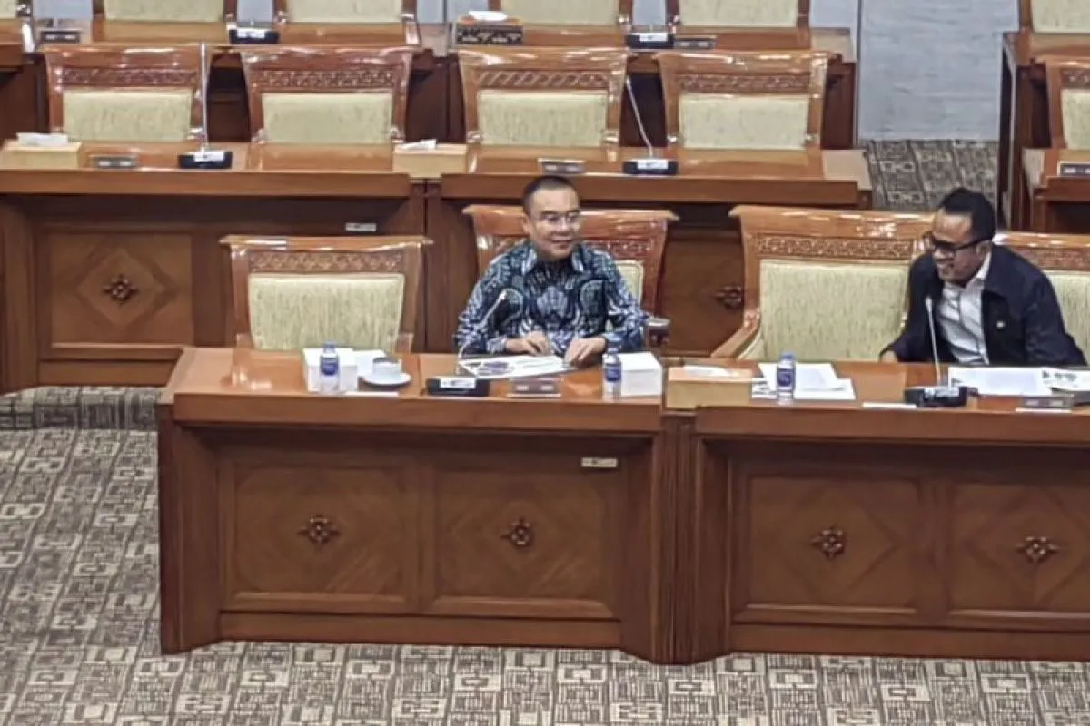 Arsip tangkapan layar - Wakil Ketua DPR RI Sufmi Dasco saat rapat audiensi Komisi III DPR bersama keluarga korban kasus Ronald Tannur di Kompleks Parlemen, Senayan, Jakarta, Senin (29/7/2024). (ANTARA/Melalusa Susthira K.)