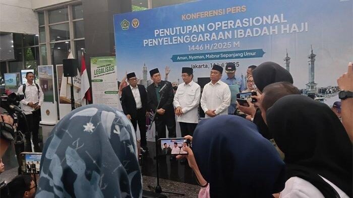 PENUTUPAN OPERASIONAL HAJI - Menteri Agama RI Nasaruddin Umar mengungkapkan penyelenggaraan ibadah haji 1446 H/2025 M secara umum berjalan sukses. Nasaruddin Umar saat acara Penutupan Operasional Penyelenggaraan Ibadah Haji 1446 H/2025 M di Gedung Kemenag Jl MH Thamrin, Jakarta Pusat, Senin (14/7/2025) sore. (Tribunnews.com/Dewi Agustina)