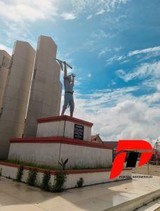 MENGENANG KEMBALI: Tugu Pahlawan di Kecamatan Muara Kaman. Di tempat inilah awal mula perjuangan pahlawan Muso Bin Salim. (Rizram/Portalindonesia.id)