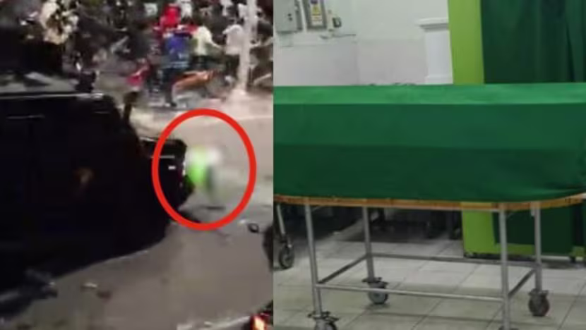 Jenazah Affan Kurniawan (kanan). Affan meninggal dunia usai dilindas rantis Brimob di Pejompongan, Tanah Abang, Jakarta Pusat, Kamis (28/8/2025) (kiri). (Tangkapan Layar Video X dan X/merapi_uncover)