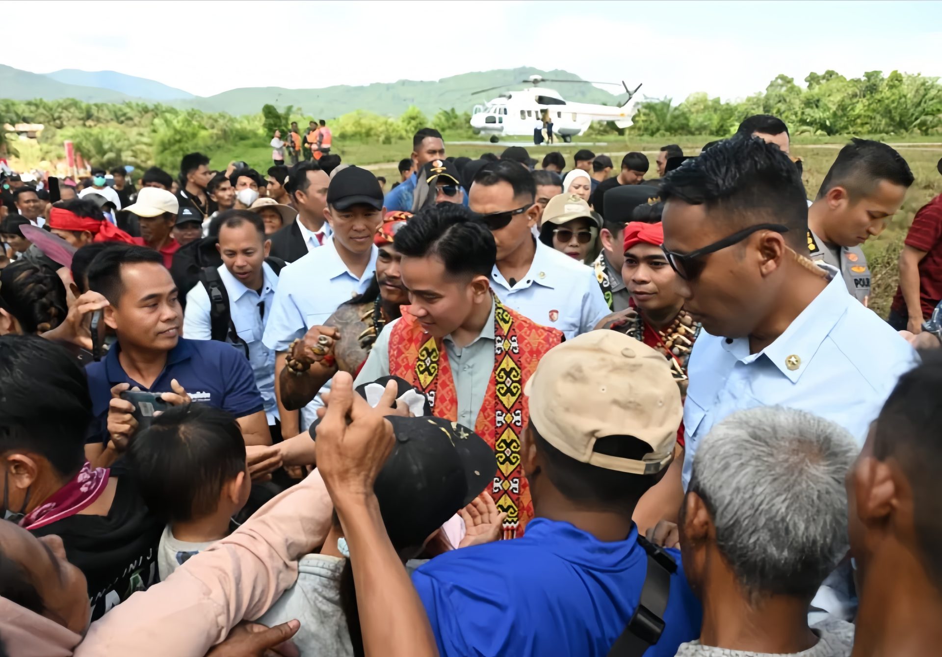 Wakil Presiden (Wapres) Gibran Rakabuming tegas menyebutkan bahwa proyek pembangunan Ibu Kota Nusantara (IKN) tetap berlanjut di era pemerintahan Presiden Prabowo Subianto. Foto/BPMI Setwapres
