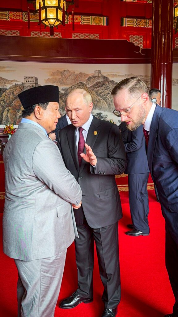 Presiden Republik Indonesia, Prabowo Subianto, mengadakan pertemuan khusus dengan Presiden Federasi Rusia, Vladimir Putin, di sela kunjungan kerjanya menghadiri perayaan 80 Tahun Kemenangan Perang Perlawanan Rakyat Tiongkok di Beijing, Republik Rakyat Tiongkok, pada Rabu, 3 September 2025. (Foto: Istimewa)