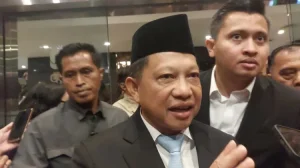 Menteri Dalam Negeri, Tito Karnavian saat diwawancarai wartawan di Jakarta, Jumat, 14 Agustus 2026. (Foto: RRI/Leny Kurniawati)