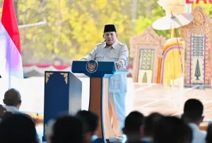 Presiden Prabowo Subianto memberi sambutan pada groundbreaking program Pembangkit Listrik Tenaga Surya (PLTS) 100 Gigawatt peak (GWp), di Gilimanuk, Kabupaten Jembrana, Bali, Selasa (25/8/2026). (Foto: Biro Pers Sekretariat Presiden)